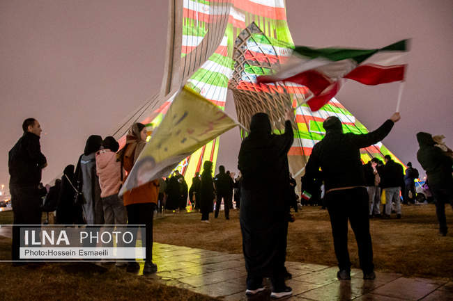 نور افشانی در شب سالگرد انقلاب