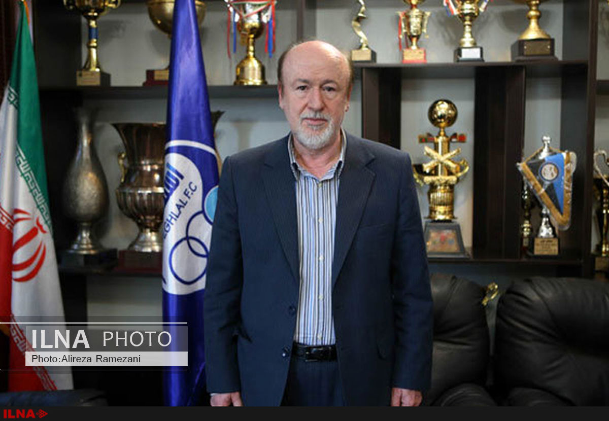 افتخاری: فکر نمی‌کنم پیشنهاد منصوریان از انگلیس درست باشد/ بازیکنان فوتسال برای پاداش بازی نکرده و دنبال این مسئله هم نبودند