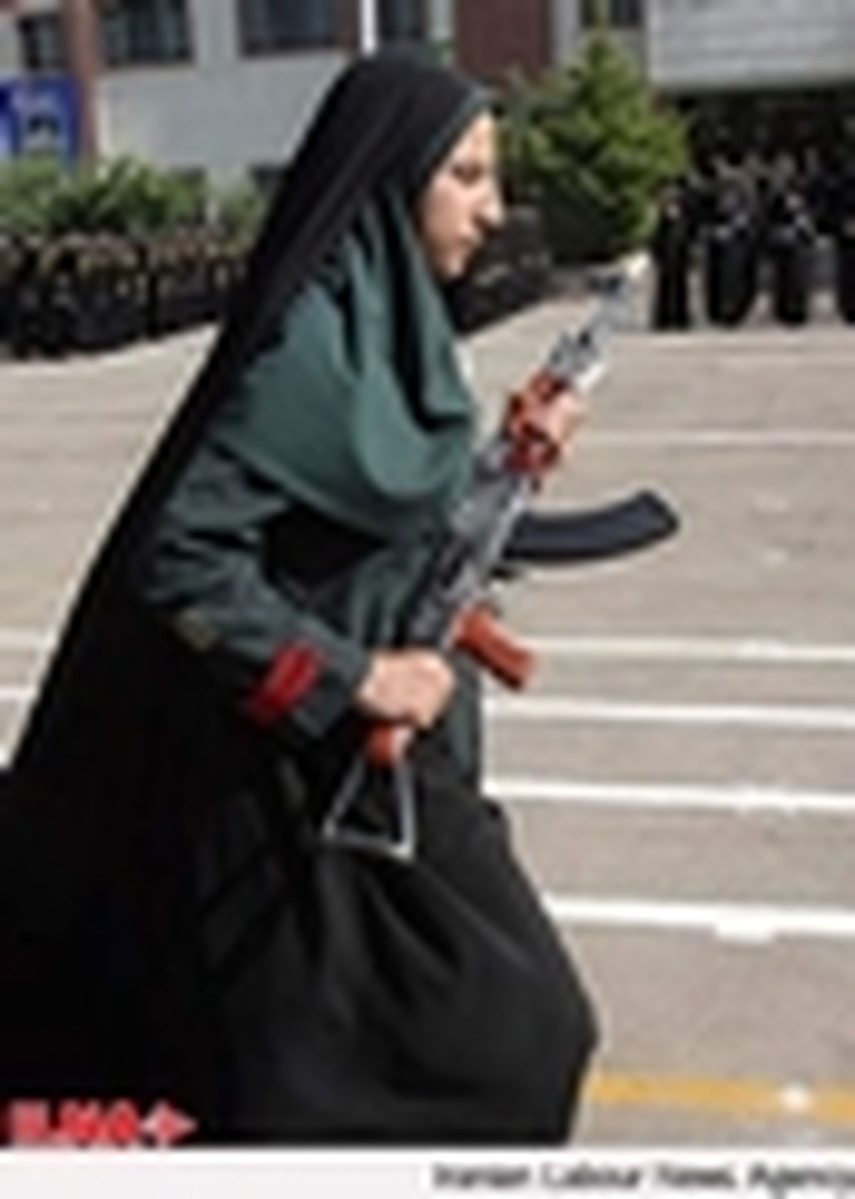 زنان پلیس کمتر از مردان تخلف می‌کنند