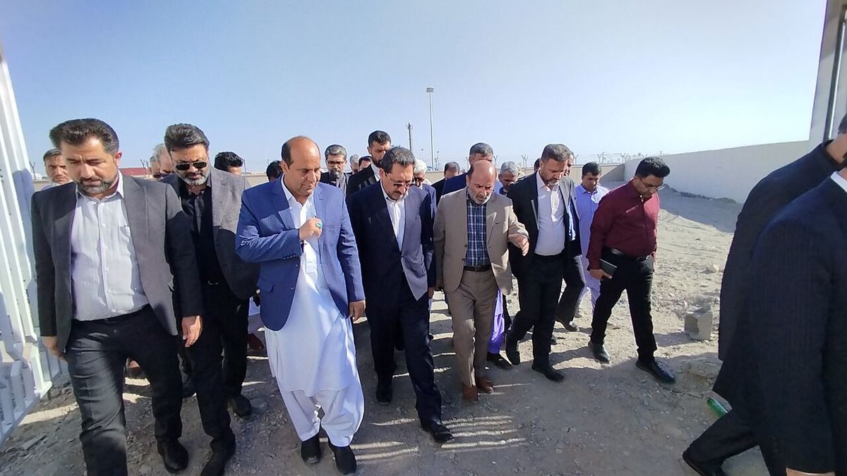 بازدید وزیر صمت از بازارچه میرجاوه 

