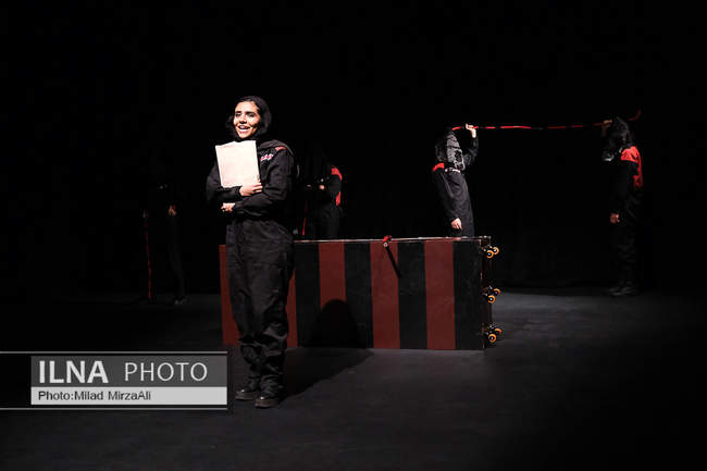 نمایش «لارو» در عمارت نوفل‌لوشاتو 