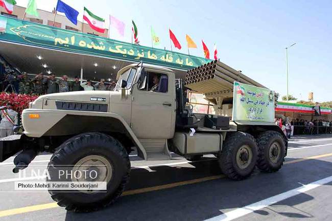 رژه یگان‌های رزمی به مناسبت هفته دفاع مقدس در اصفهان