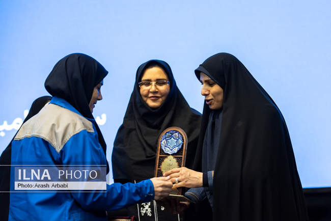 مراسم تجلیل از زنان کارگر نمونه