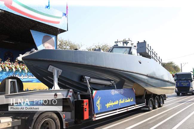 رژه نیروهای مسلح در کنار آب‌های نیلگون خلیج فارس