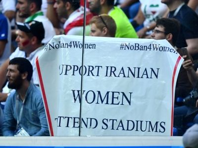 استفاده از بنر «حمایت از ورود زنان ایرانی به استادیوم» با مجوز فیفا بود