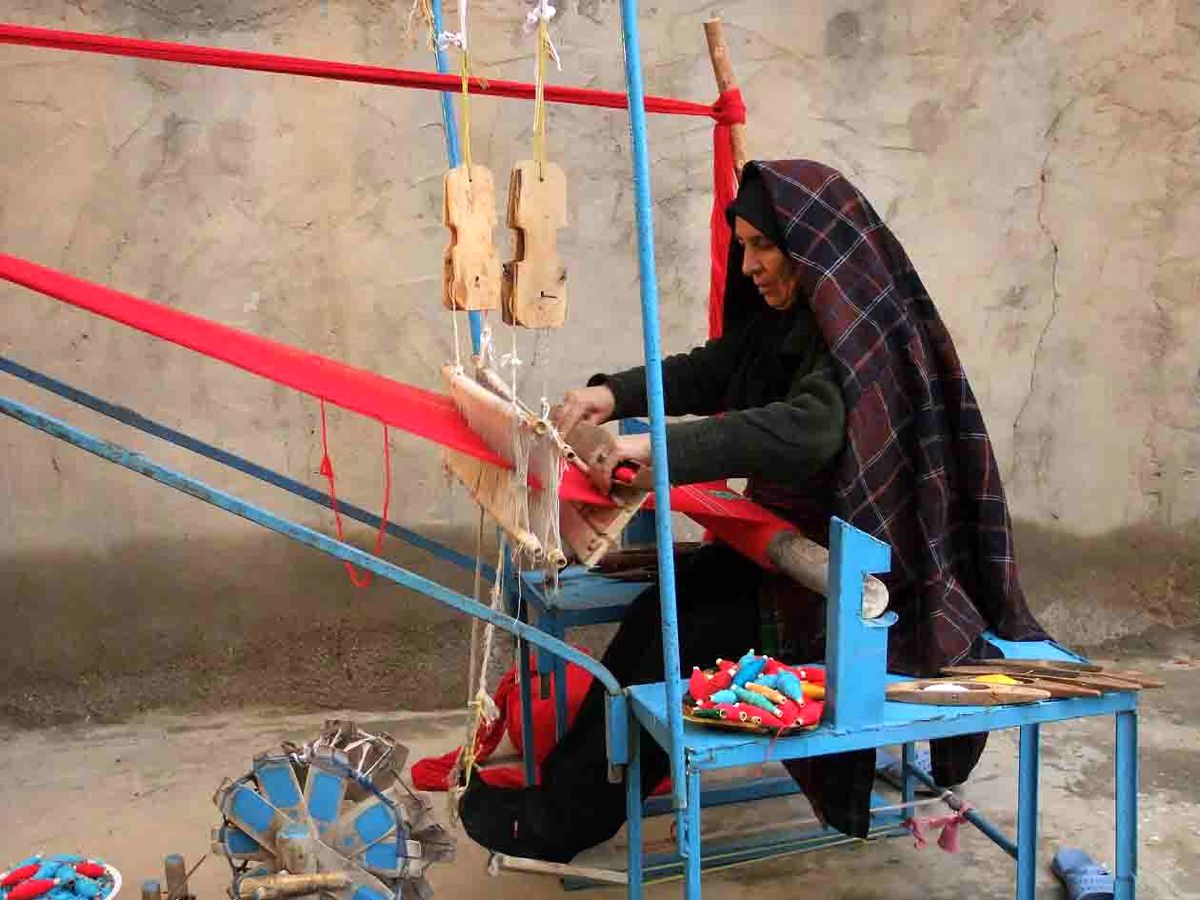 صدور ۷۳ مجوز مشاغل خانگی صنایع‌دستی در استان سمنان