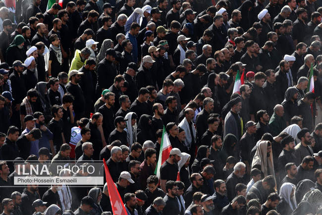 اقامه نماز بر پیکر رهبر شهید انقلاب در مصلای تهران/ 8