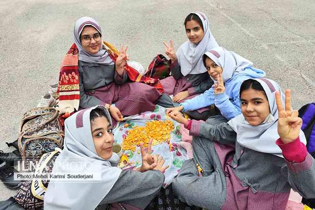 جشن میلاد امام زمان (عج) در مدرسه شهدای شرودان اصفهان