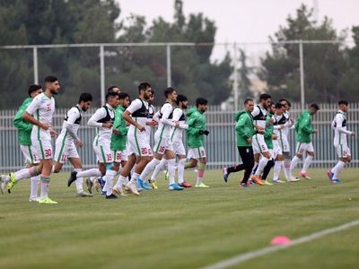 ورود بازیکنان تیم امید به ورزشگاه محل دیدار با چین(فیلم)