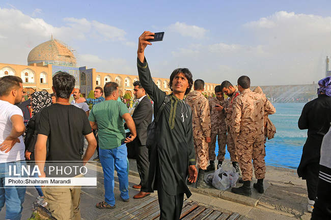 نقش جهان مملو از مسافران نوروزی