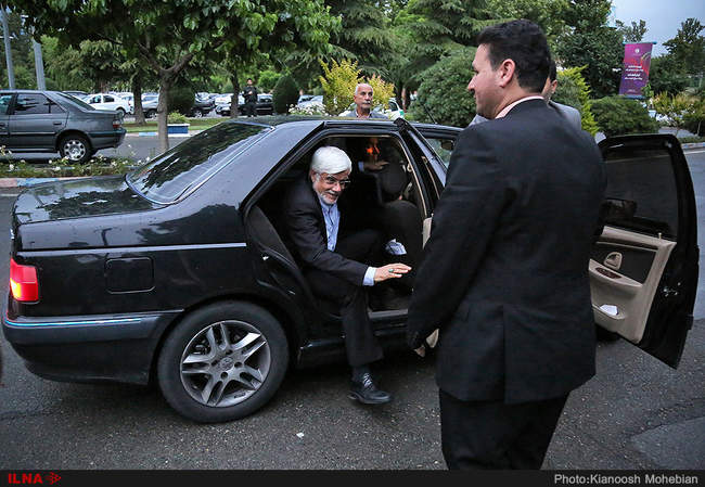 ضیافت افطاری محمدرضا عارف