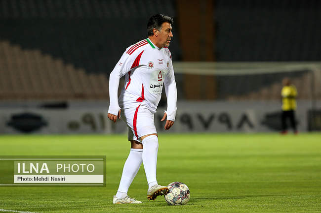 دیدار دوستانه تیم‌های منتخب ۹۸ و پیشکسوتان سرخابی‌