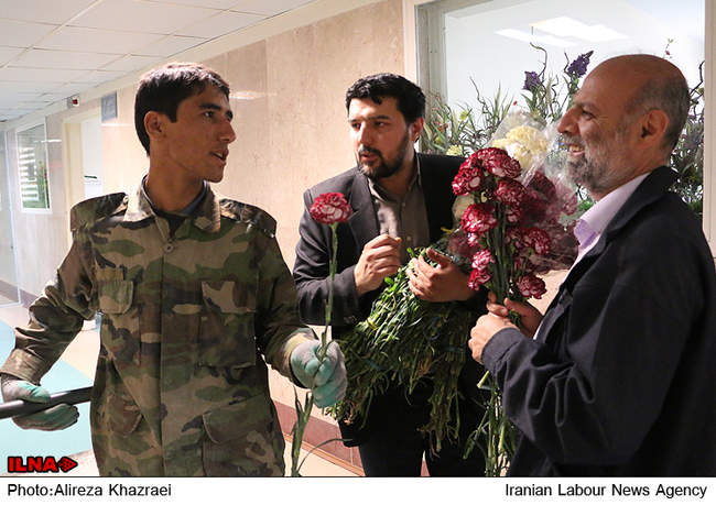 عیادت دبیرکل خانه کارگر از بیماران