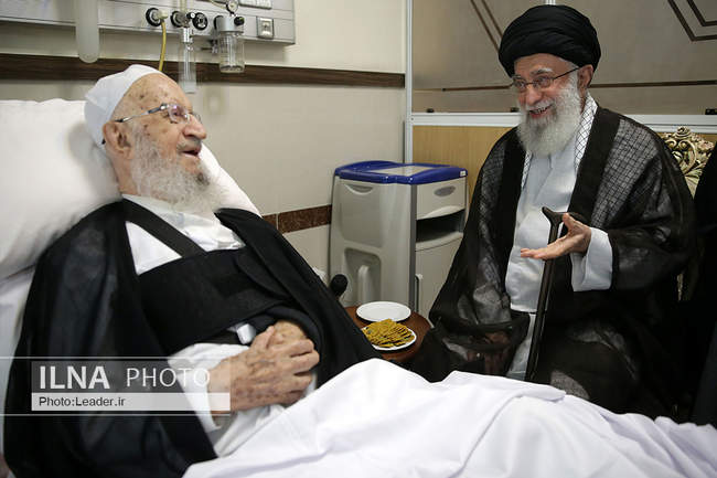 عیادت رهبر معظم انقلاب اسلامی از حضرت آیت الله مکارم شیرازی