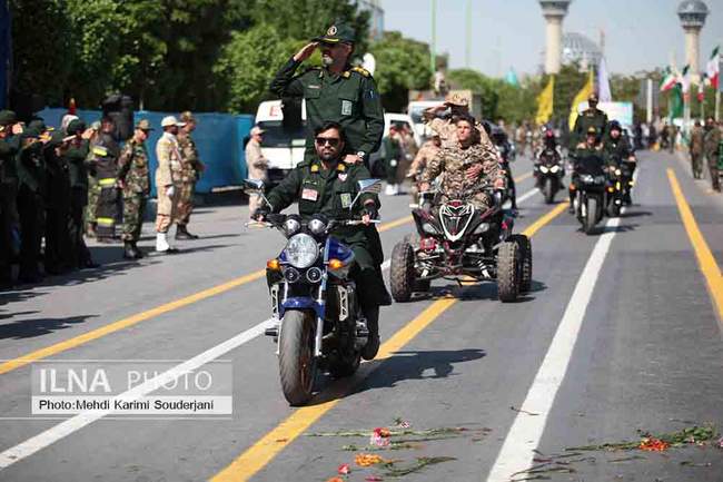 رژه ارتش به مناسبت روز ۲۹ فروردین در اصفهان