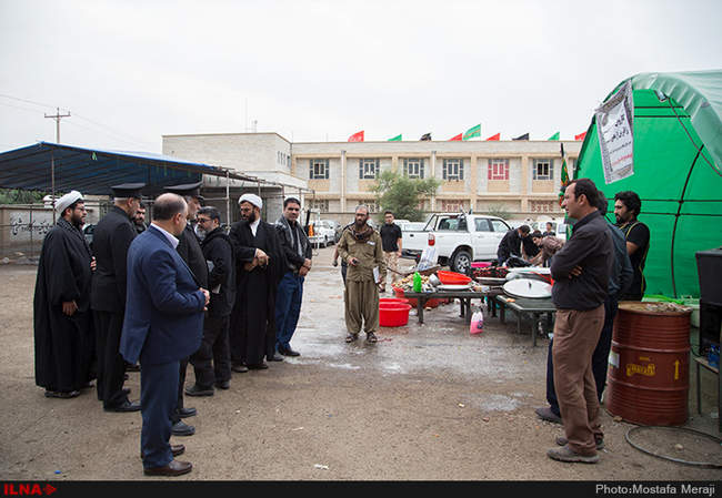 اهداء پرچم حرم امام رضا (ع) به موکب های مستقر در مهران
