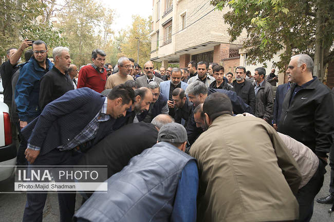  تشییع مرحومه مغفوره «زرین احمدی نژاد»