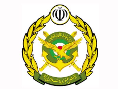 اهتزاز پرچم جمهوری اسلامی ایران بر عرشه ناوشکن جماران نیروی دریایی ارتش