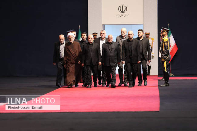 ادای احترام مهمانان و مسئولان خارجی به پیکر امام شهید/1