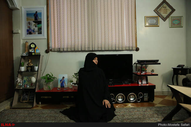 حضور فرید موسوی نماینده مجلس شورای اسلامی در منزل شهید آتش نشان فریدون علی تبار