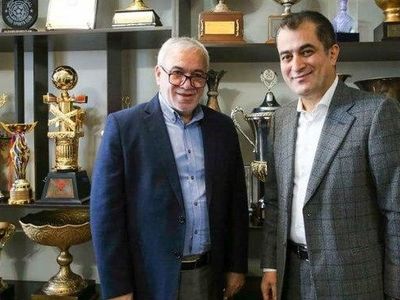 ویدیو: حضور خلیل زاده و کادرفنی جدید در باشگاه استقلال