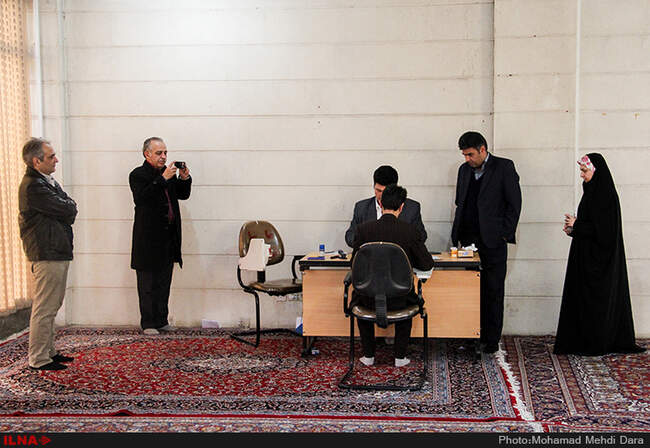 هفتمین روز ثبت‌نام داوطلبان مجلس خبرگان و مجلس شورای اسلامی/مشهد 