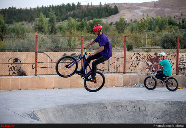 آماده سازی تیم دوچرخه سواری بی ام ایکس در بوستان علوی قم