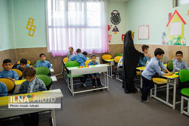 بازدید رییس کنفدراسیون اتحادیه کارمندان بخش عمومی ترکیه از دبستان ا�