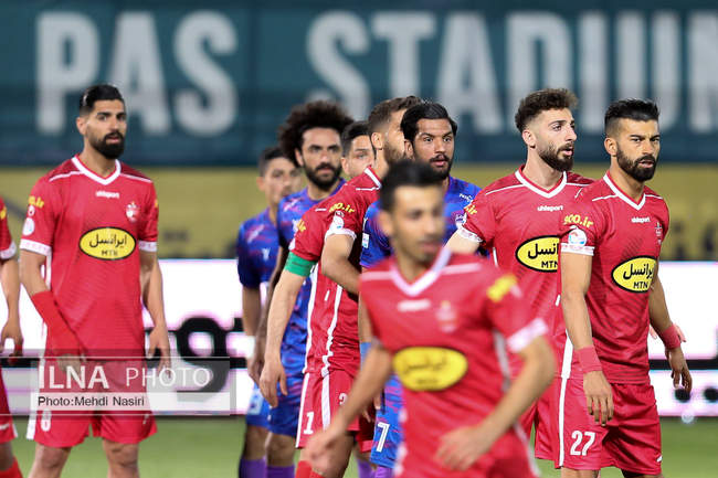 دیدار تیمهای فوتبال پرسپولیس تهران و هوادار