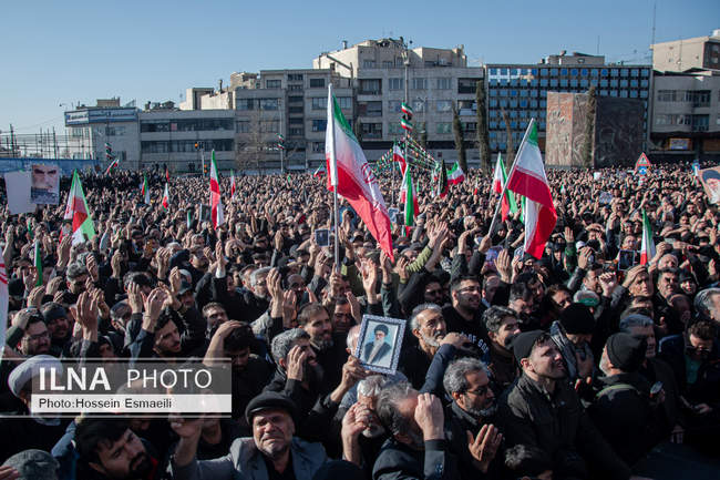 تجمع سوگواران رهبر شهید انقلاب در میدان انقلاب / 1