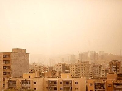 گرد و خاک نیمه غربی کرمانشاه را در بر می‌گیرد