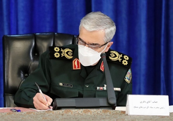 پیام تبریک سرلشکر باقری به فرماندهان نظامی کشورهای مسیحی جهان