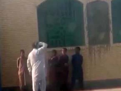 توضیح در مورد تنبیه بدنی دانش آموزان در شهرستان کنارک/  کلیپ ارسالی مربوط به ۴ سال قبل بوده است 