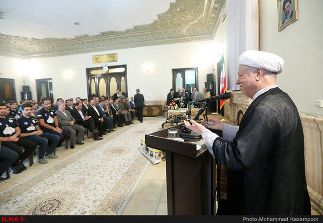 دیدار استادان و دانشجویان نخبه علم رباتیک دانشگاه آزاد اسلامی با آیت‌الله هاشمی رفسنجانی