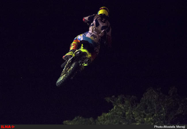 اجرای حرکات نمایشی تاپ رایدر در پارک دولت شهر دزفول