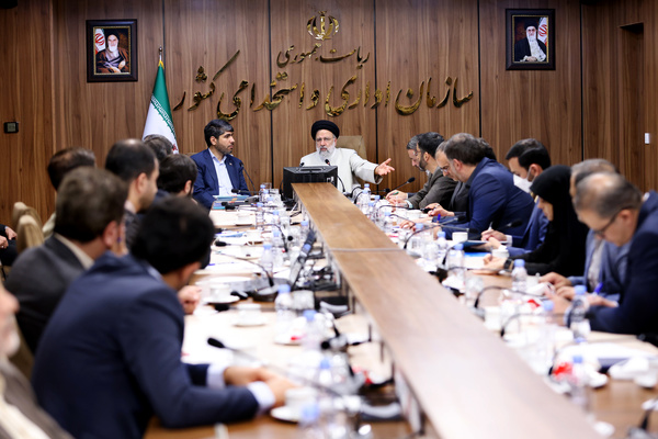 هیئت عالی نظارت بر تخلفات اداری بدون تعارف نص قانون را اجرا کند