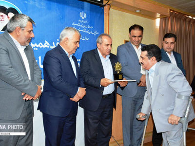 تعاون گران برتر لرستان تجلیل شدند