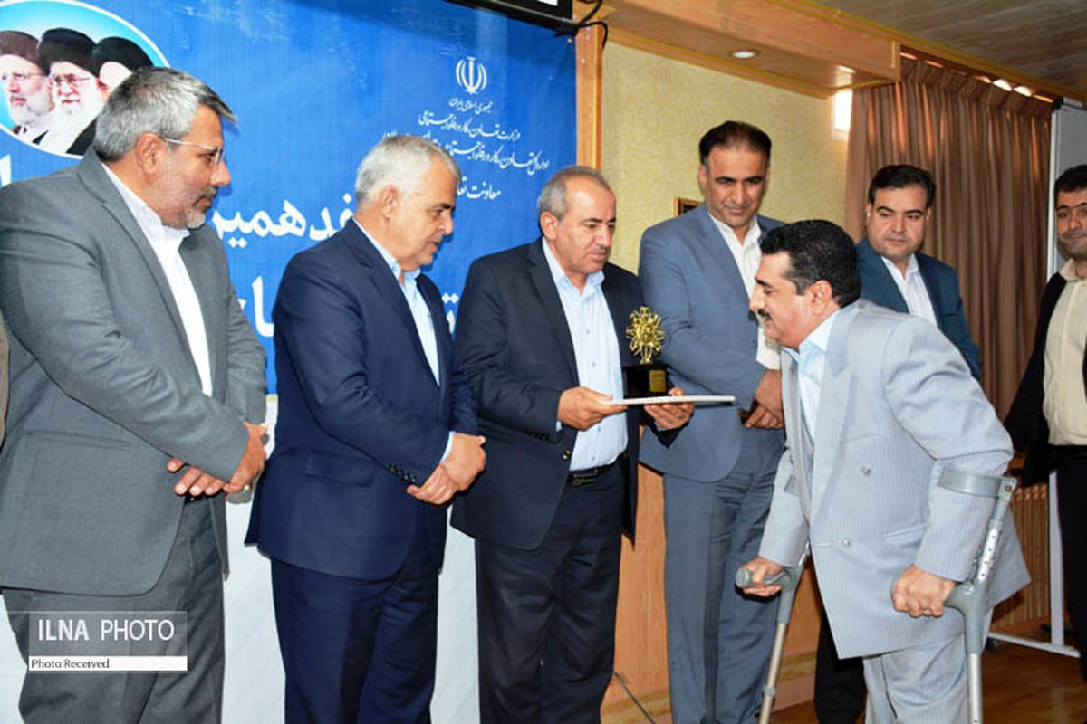 تعاون گران برتر لرستان تجلیل شدند