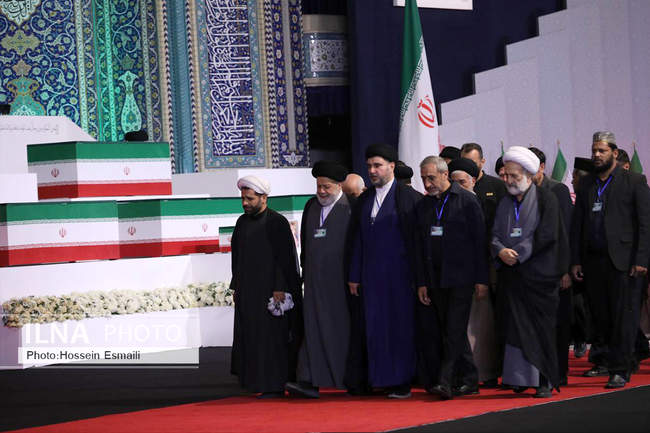 ادای احترام مهمانان و مسئولان خارجی به پیکر امام شهید/1