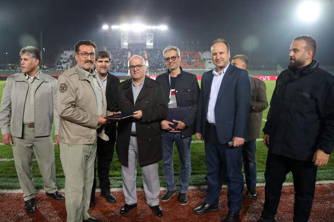 تجلیل استقلال از محیط‌بانان تالاب انزلی (عکس)