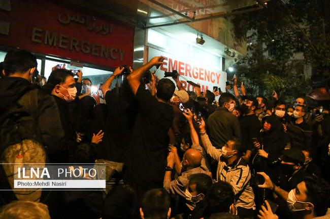 حضور مردم در مقابل بیمارستان جم بعداز خبردرگذشت محمدرضا شجریان