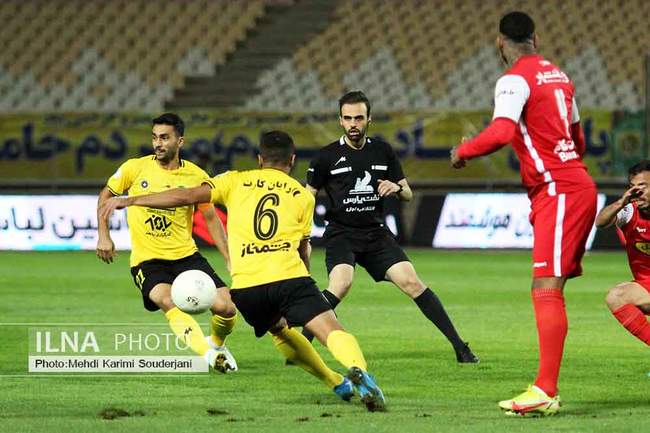 تساوی تیم فوتبال سپاهان اصفهان و پرسپولیس تهران 