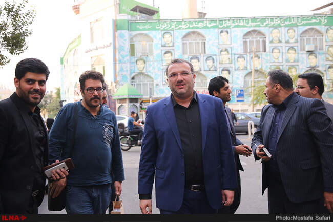 حضور فرید موسوی نماینده مجلس شورای اسلامی در منزل شهید آتش نشان فریدون علی تبار