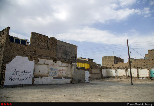 وضعیت نابسامان خانه های کلنگی شهرداری در خیابان فاطمی (دورشهر) قم
