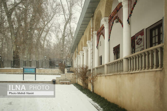 مجموعه فرهنگی-تاریخی نیاوران در یک روز برفی