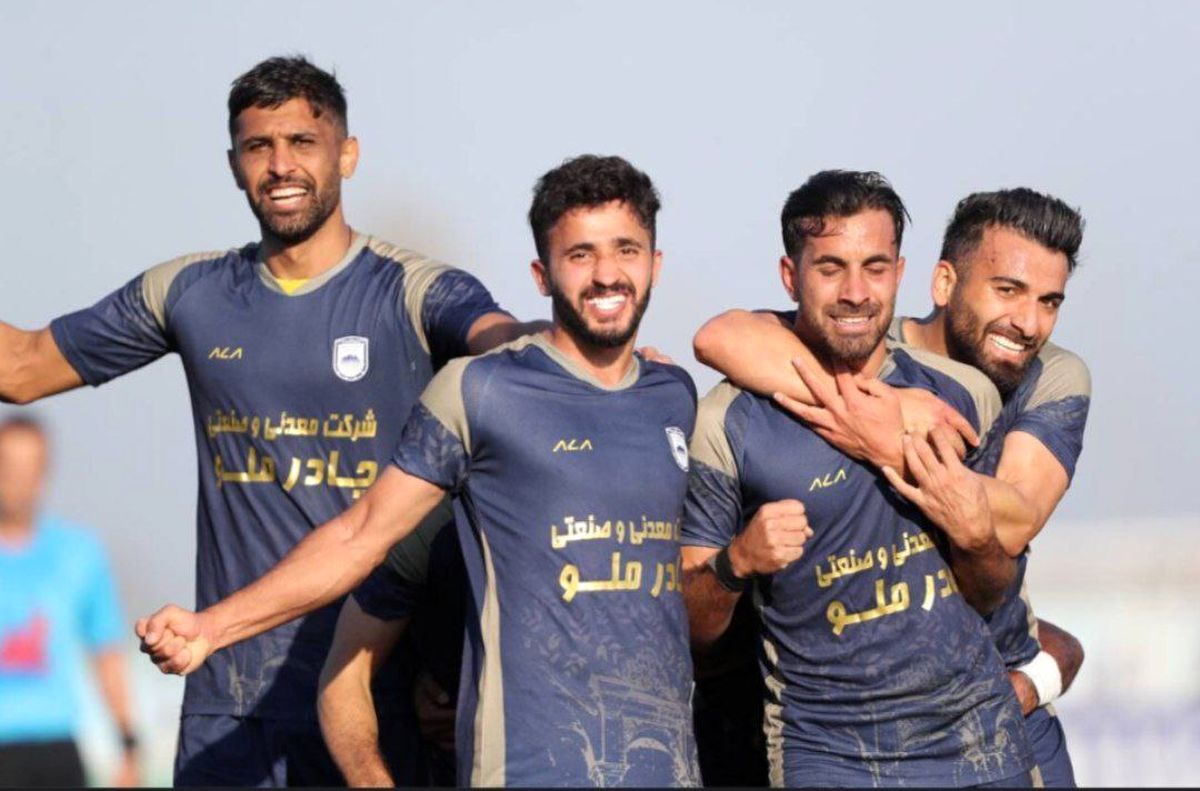 چادرملو و بحران میزبانی؛ شش هفته دور از خانه