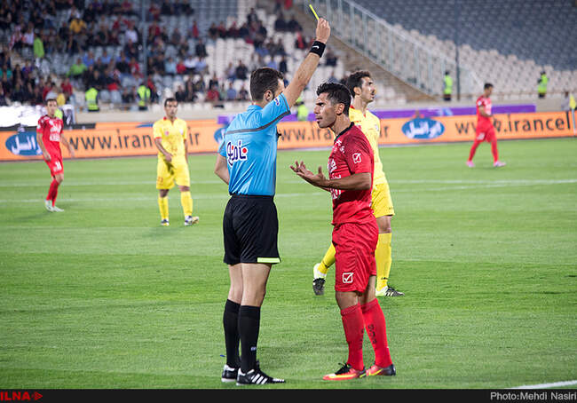 مسابقه فوتبال بین دوتیم پرسپولیس تهران و نفت تهران