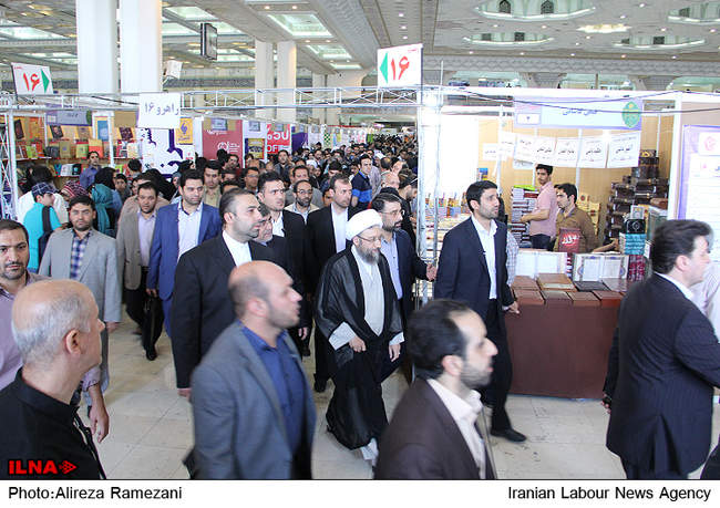 بازدید رئیس قوه قضاییه از نمایشگاه کتاب 