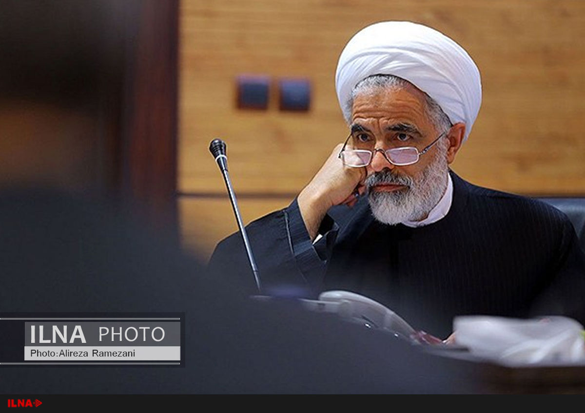 رسانه‌هایی که علیه بزرگان نظام قلم می‌زنند، با خط رهبری فاصله هزار ساله دارند