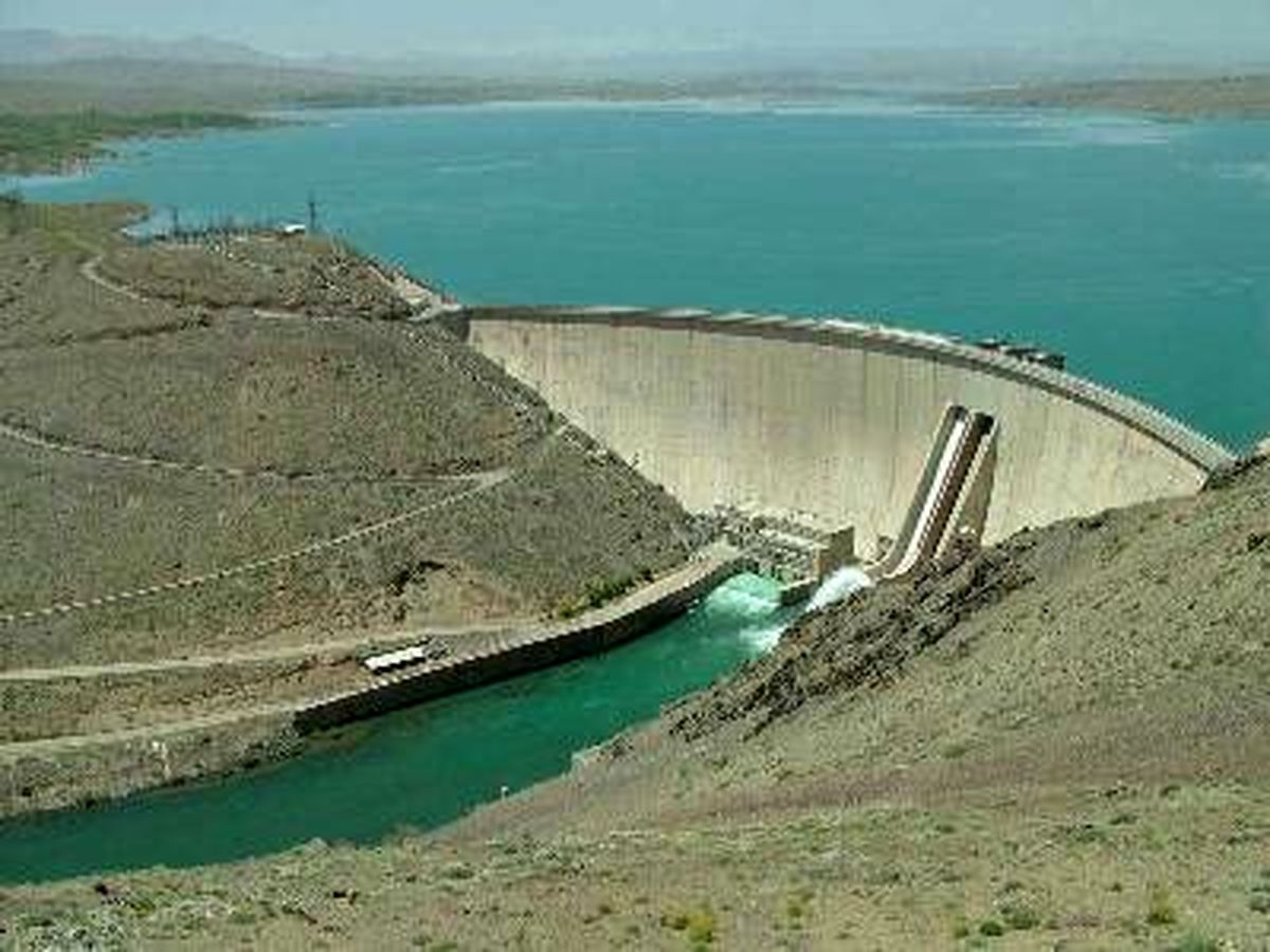 فصلی شدن رودخانه دائمی زاینده رود با مدیریت وزارت نیرو/ در فلات مرکزی مشکل تأمین آب شرب داریم